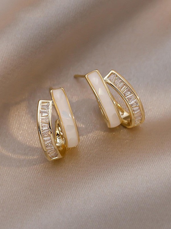 Brincos dourado com pérola  & decoração de strass